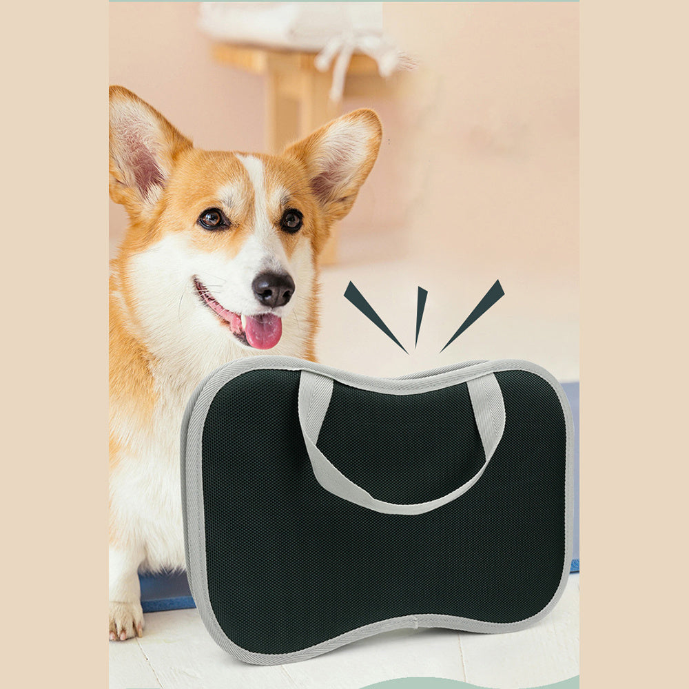 Fullt hundkit med 3 olika borstar, tandborste, nagelklippare och 2 saxar.